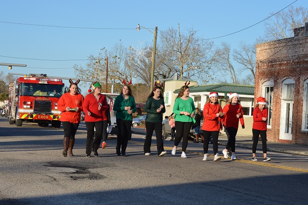 Branchville High School Cheerleaders Christmas Parade 2018